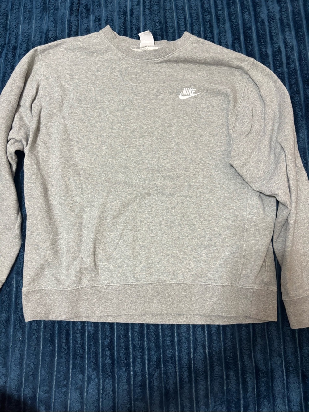 Nike Men's Light Gray Crewneck Pullover Sweatshirt